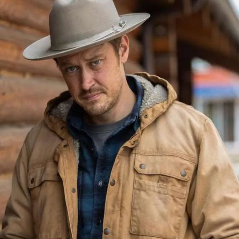 Joe-Pickett-Season-01-2021-Michael-Dorman-Hooded-Jacket Joe Pickett 2021 Michael Dorman Brown Jacket - Image 1