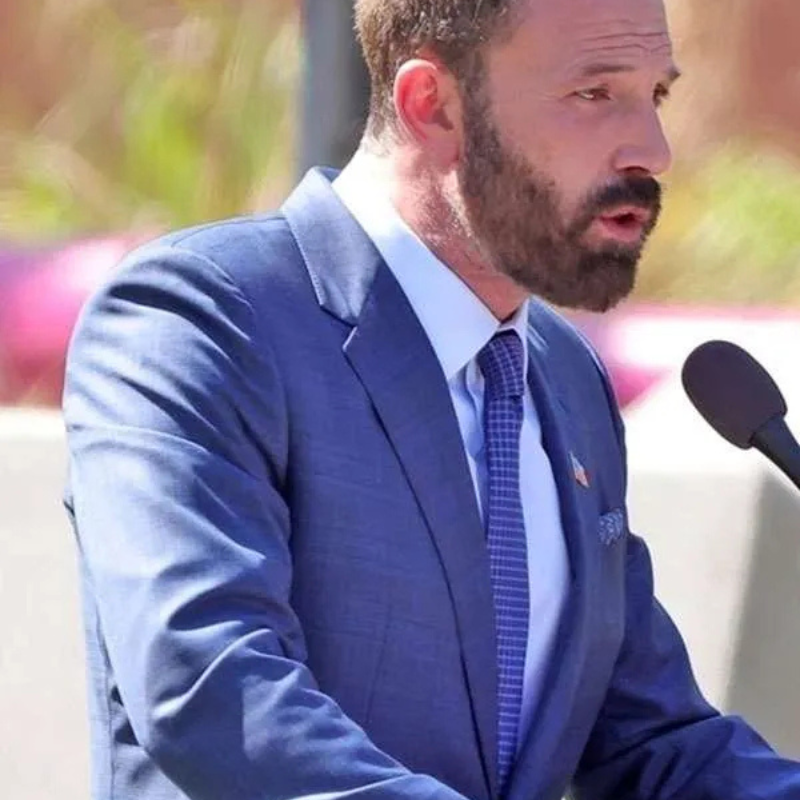 Ben-Affleck-Movie-Animals-Blue-Suit Animals 2026 Ben Affleck Blue Suit - Image 1