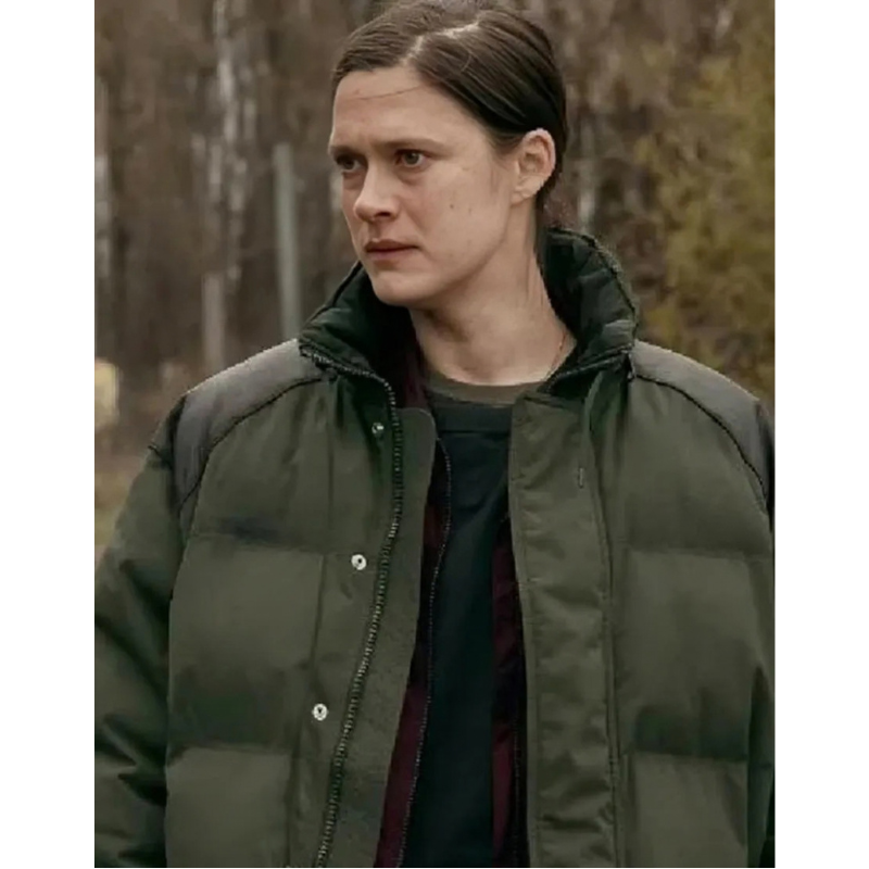 Dani-Anttila-TV-Series-Land-Of-Sin-Synden-2026-Krista-Kosonen-Puffer-Jacket Land Of Sin 2026 Krista Kosonen Puffer Jacket - Image 1