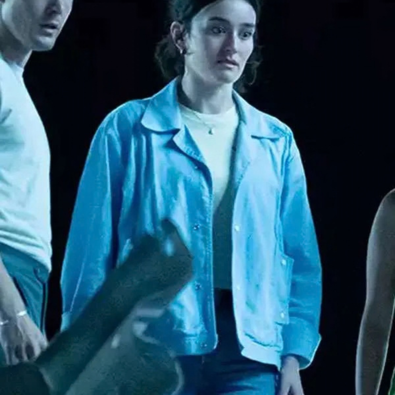 Sarah-Pidgeon-I-Know-What-You-Did-Last-Summer-2025-Blue-Jacket Sarah Pidgeon I Know What You Did Last Summer Blue Jacket - Image 1