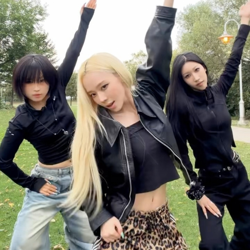 aespa-winter-synk-parallel-line-world-tour-black-jacket Aespa Winter SYNK PARALLEL LINE World Tour Black Jacket - Image 1
