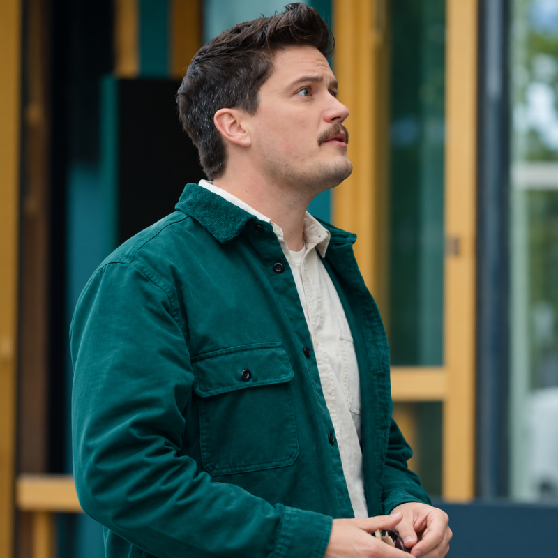 Justin-kelly-hudson-and-rex-season-9-teal-shirt Model wearing a teal button-front shirt jacket with a pointed collar and chest pocket.